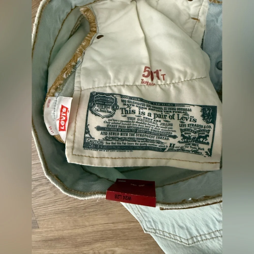 NWT Levi's 501 Cotton Ripped Tapered Juniors Women Jeans Size 24x28 - Picture 6 of 9